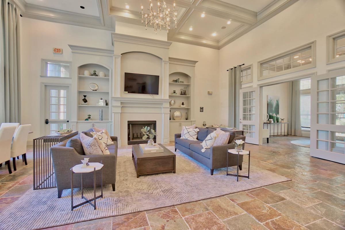 Photos and Video of Creekside 121 in Carrollton, TX